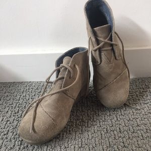 Toms Suede Wedge Lace Up Bootie for Girls Size 2.5